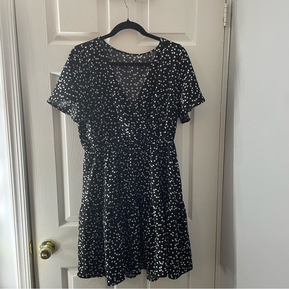 ❤️Women’s Black and White Heart Dress XL Short Flowing Sleeve Plunging V Neck ❤️